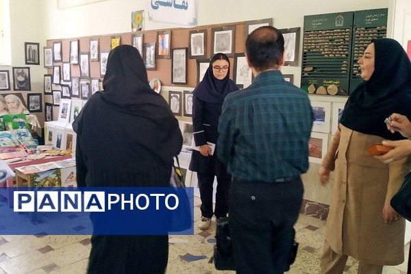 برگزاری جشنواره هفته مشاغل در هنرستان کوثر قیامدشت ری یک