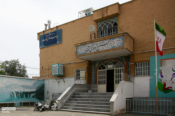 دبیرستان تخریب شده مجتمع آموزشی امامی استان قم در حملات وحشیانه آمریکایی - صهیونی