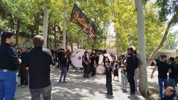 عزاداری ظهر  عاشورا در خیابان‌های شهر نیشابور 