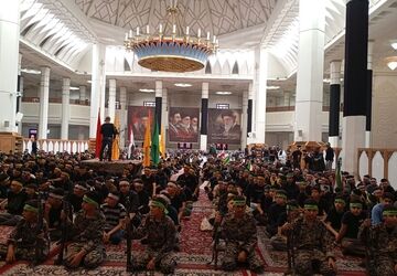 حضور نوجوانان شیرازی در سوگواره «احلی من العسل» در حرم شاهچراغ(ع)