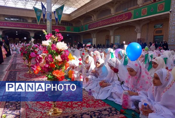 آیین تکلیف دختران دانش‌آموز قم در حرم حضرت معصومه(س)