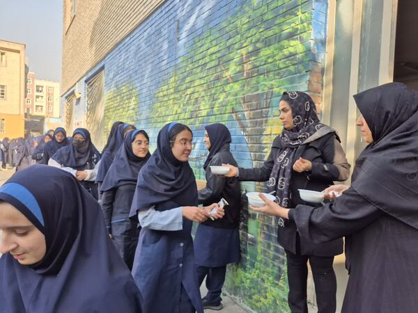 وقتی دبیرستان شهید همت بوی غربت حضرت مادر گرفت