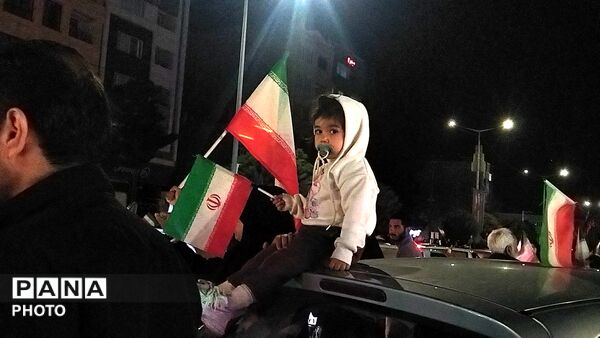 حضور دهه نودی ها در رژه ماشینی بلوار فضل نیشابور 