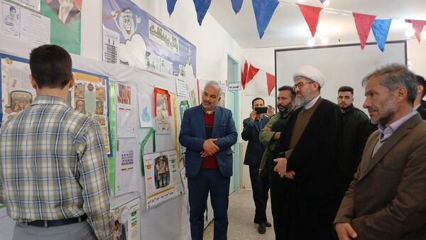 افتتاحیه نمایشگاه مدرسه انقلاب در دبیرستان شهید سلیمانی