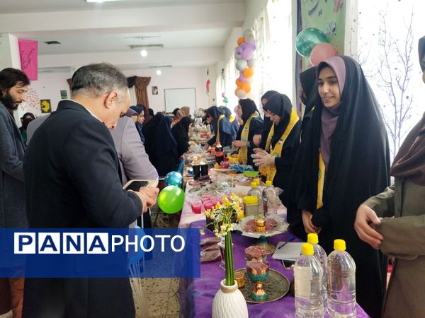 بازارچه دست‌سازه‌های دانش‌آموزان شهر راز