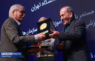 سومین دوره سروش شیدایی اهدای نشان استاد وحیدی
