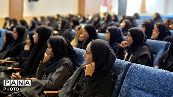 دختران آینده ساز فارسان در مسیر یادگیری و مسئولیت پذیری