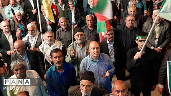 موج نود و چهار حضور مردم در تجمعات نورآباد در حمایت از رهبری