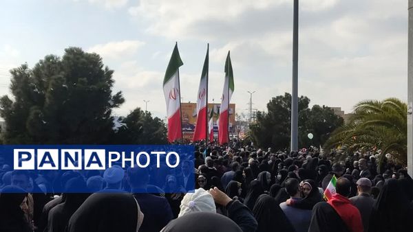 حضور مردم دارالمؤمنین کاشان در یوم الله ۲۲ بهمن