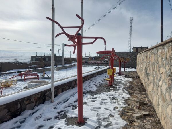 بارش برف زمستانی در روستا بتو 