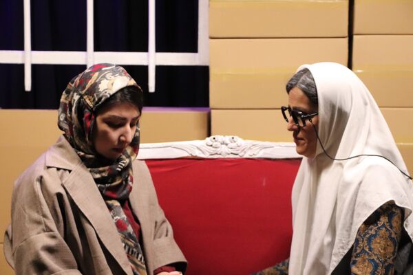 نمایش «در باران آمد» تا سوم مهرماه روی صحنه می‌رود