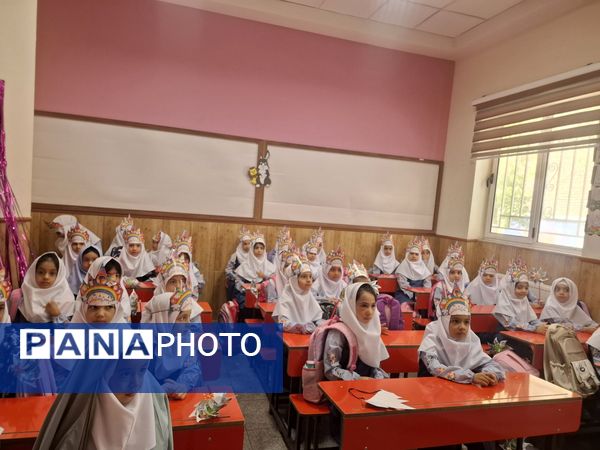 جشن شکوفه ها در دبستان مصلی نژاد