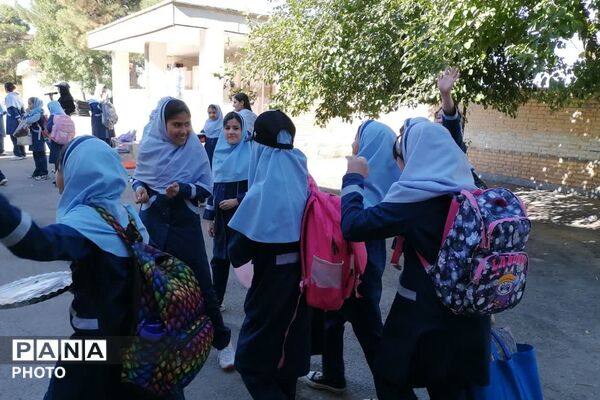 صبحانه سلامت در دبستان شهدای ارتش ناحیه چهار شیراز