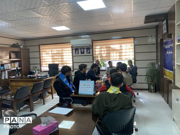 دومین جلسه مشورتی شورای دانش‌آموزی شهرستان با حضور مدیر آموزش و پرورش باخرز