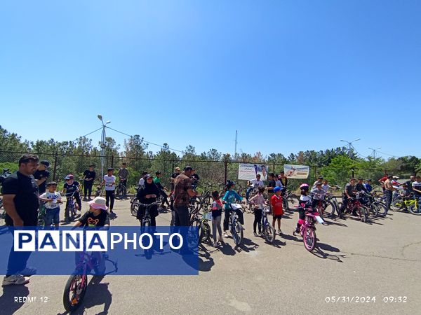 برگزاری همایش دوچرخه‌سواری در شهرستان باخرز 