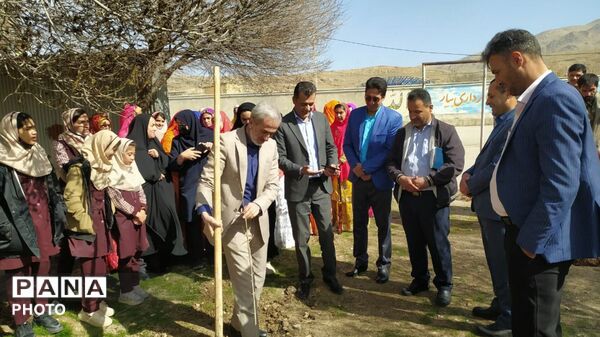 کاشت نهال در مدرسه خدیجه کبری شلمزار