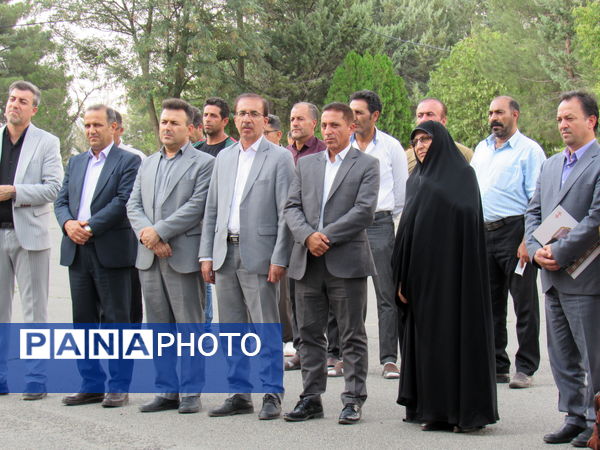 نوسازی و تجهیز ناوگان حمل و نقل اداری آموزش‌ و پرورش کردستان با توزیع ۱۶ دستگاه سمند سورن