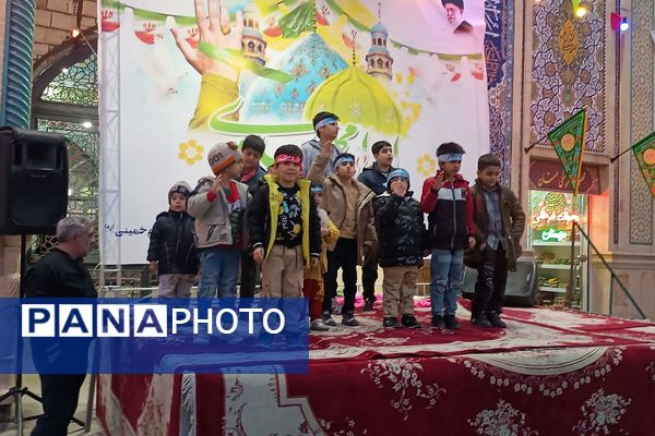 پیشوا غرق در نور نیمه شعبان