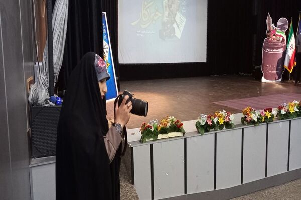 آیین تجلیل از خبرنگاران و فعالان عرصه رسانه در سینما هنر یاسوج