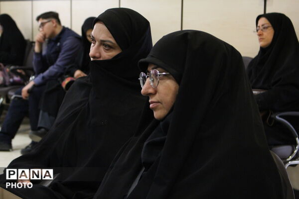 تجلیل از فرهنگیان فرمانده واحد حوزه بسیج دانش‌آموزی شهیده هاجریان 