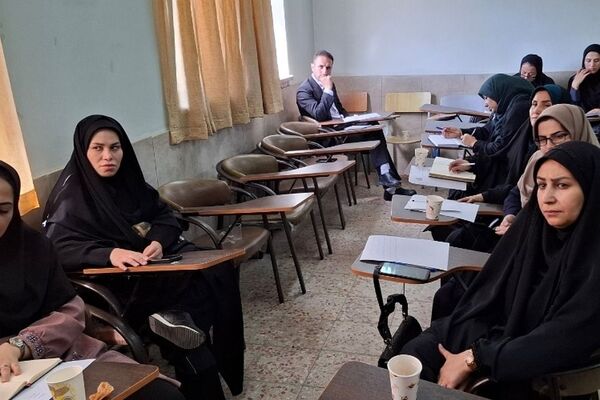 برگزاری کارگاه‌های «طرح توانا» و تجلیل از سرگروه‌های اجتماعات یادگیری در ناحیه یک شهرری