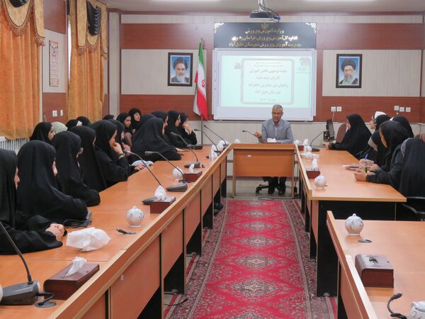 برگزاری جلسه توجیهی و اعزام دانش‌آموزان به راهیان نور خلیل آباد