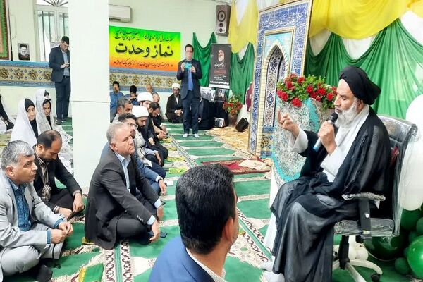 اقامه نماز جماعت در دبیرستان دخترانه حضرت زهرا(س) اهواز