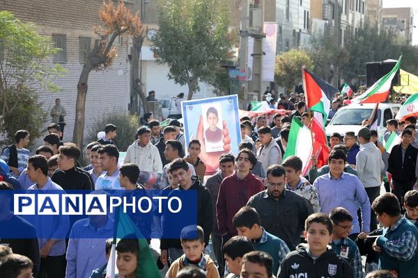 حضور پرشور دانش‌آموزان در راهپیمایی ۱۳آبان منطقه کهریزک 