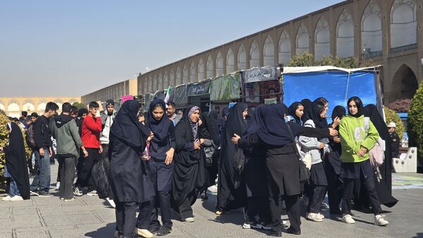 راهپیمایی باشکوه روز ۱۳ آبان در میدان امام خمینی(ره) اصفهان 