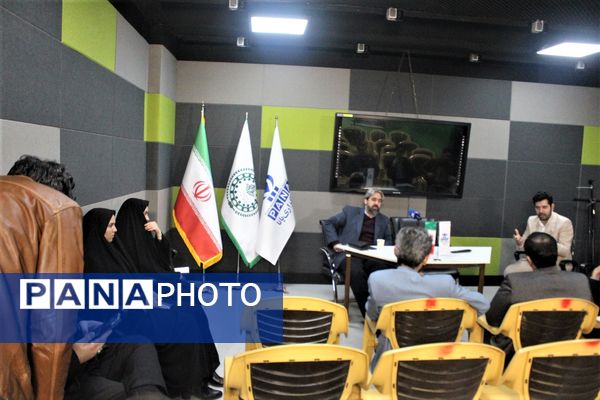 نشست صمیمی «محمد عکاف» با مدیران روابط عمومی نواحی آموزش و پرورش قم