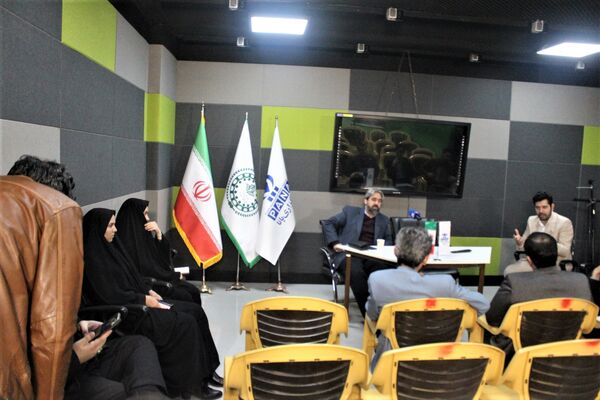 نشست صمیمی «محمد عکاف» با مدیران روابط عمومی نواحی آموزش و پرورش قم