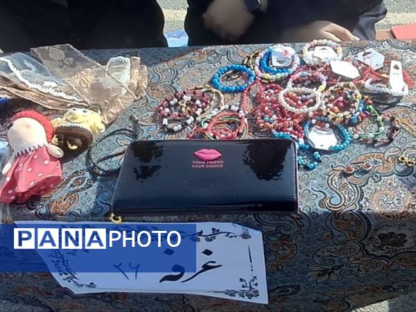 بازارچه کارآفرینی دانش آموزان در مدرسه انیس خوش قدم 