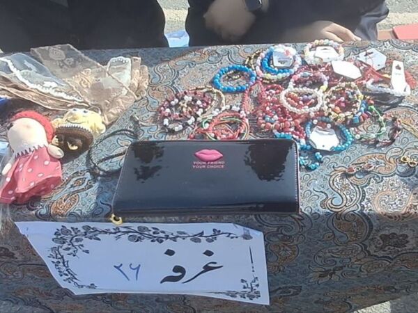بازارچه کارآفرینی دانش آموزان در مدرسه انیس خوش قدم 