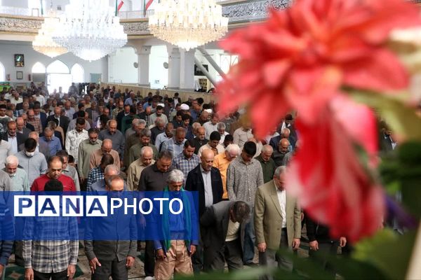 جمعه‌ای به رنگ ایمان؛ مسجد جامع لبریز از عطوفت و معنویت