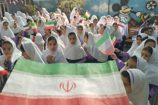 لبخند و شور نوجوانی، نشاط مدارس شهرستان قدس در ۱۳ آبان 