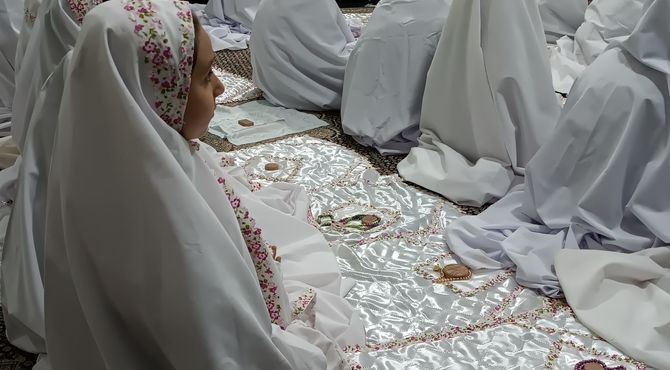 جشن تکلیف دانش‌آموزان دبستان دخترانه شهید چمران مدرسه مدرس اردبیل