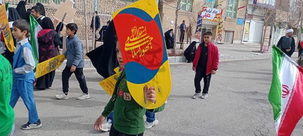 حضور پر شور کودکان و نوجوانان خلیل آبادی در راهپیمایی ۲۲ بهمن