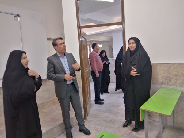 جشن آغاز سال تحصیلی در دبیرستان دخترانه حاتمی 