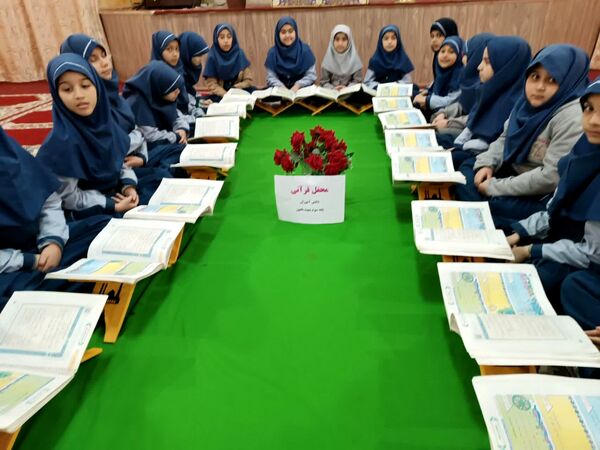 محفل انس با قرآن کریم در دبستان شاهد کوثر