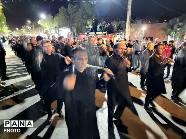 عزاداری مردم ابرکوه در شب های قدر و سوگ رهبر معظم انقلاب