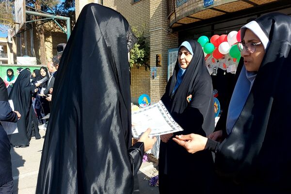 آیین نواختن زنگ استکبارستیزی در هنرستان اولیا کهریزک