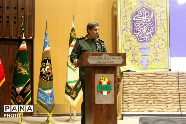 رونمایی از نخستین جلد دانشنامه دفاع مقدس استان قم
