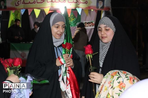 تقدیر از دختران همدانی در تجمعات شبانه به‌مناسبت روز دختر