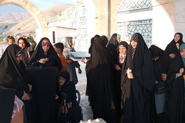غبارروبی مزار شهدای گمنام در رودهن 
