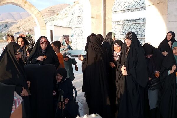 غبارروبی مزار شهدای گمنام در رودهن 