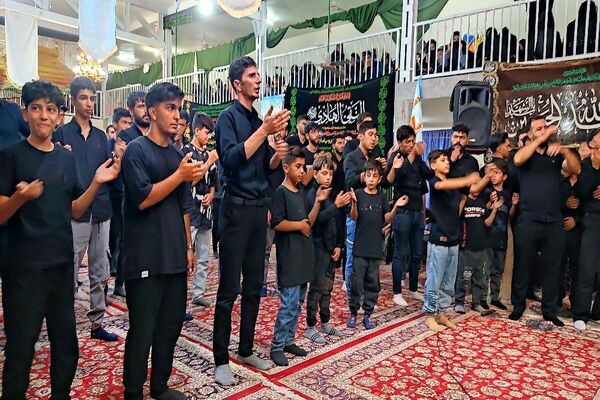 مراسم عزاداری آقا ابا عبدالله الحسین (ع) در شب عاشورا حسینی در شهر بار 