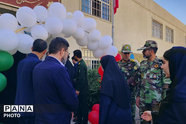 به صدا درآوردن زنگ مهر در هنرستان معصومیه منطقه ۱۳