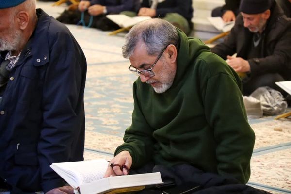 مراسم قرائت دعای ام داوود در امامزاده سید عباس بن موسی (ع) در بجنورد 