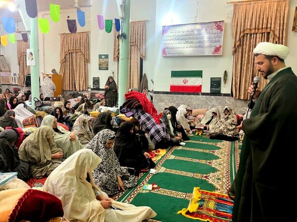 مراسم اعتکاف مادر دختری در مسجد صاحب الزمان آشخانه