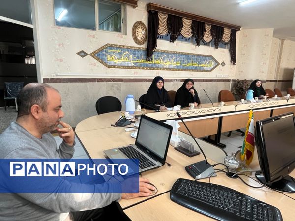 حضور فعال همکاران شهرستان قدس به صورت مجازی در دومین جلسه ستاد بزرگداشت دهه فجر  